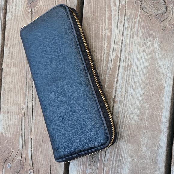 Black and Gold Mossimo Wallet - Picture 2 of 7
